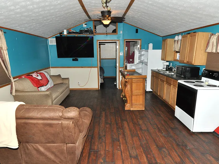 8358 Maple St SW — Photo 2