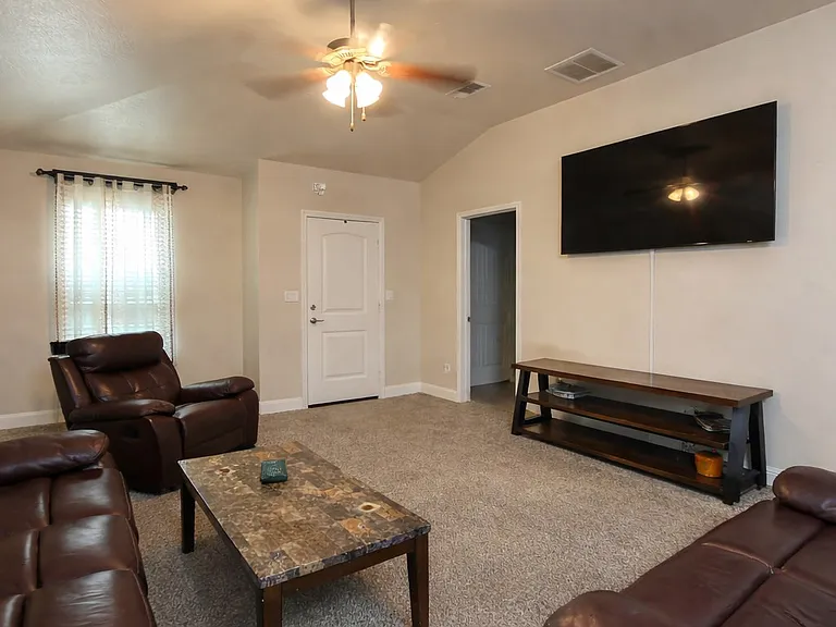 1315 Yellow Rose Ct — Photo 2