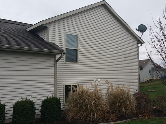 5th image of 10961 Douglas Dr