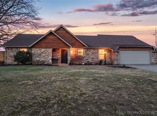9606 S Maybelle Ave, Jenks, OK 74037