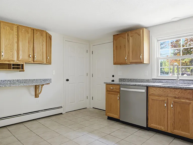 289 Derry Rd #B — Photo 5