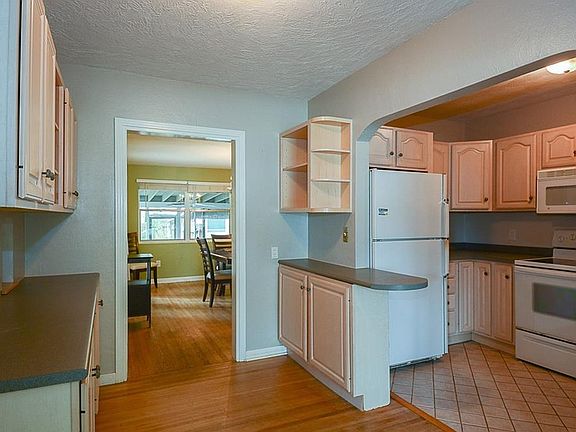 5th image of 776 39th Ave NE