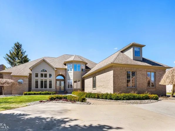 42 Golfside Dr, Saint Clair, MI 48079