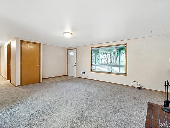 5th image of 805 122nd Ave E