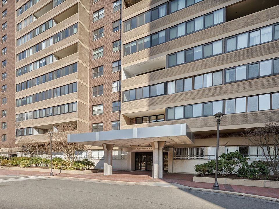 1st image of 9 Hawthorne Pl APT 16B