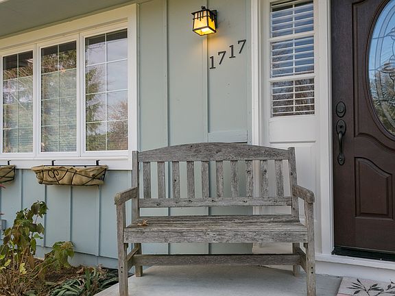 2nd image of 1717 Lamplight Dr