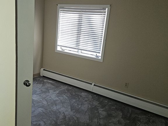 2nd image of 15 Cobbs Mill Ln
