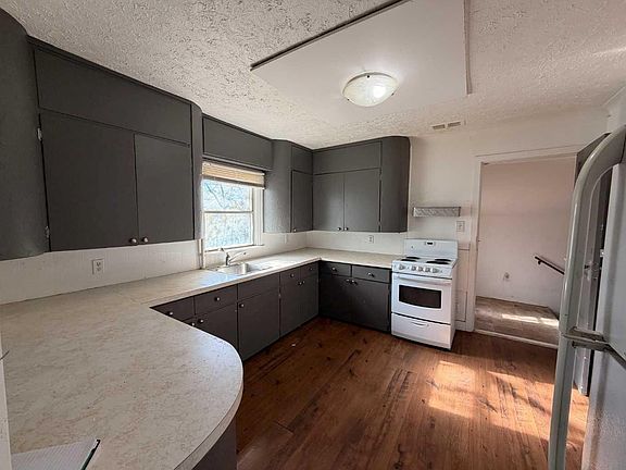 2nd image of 802 6th Ave