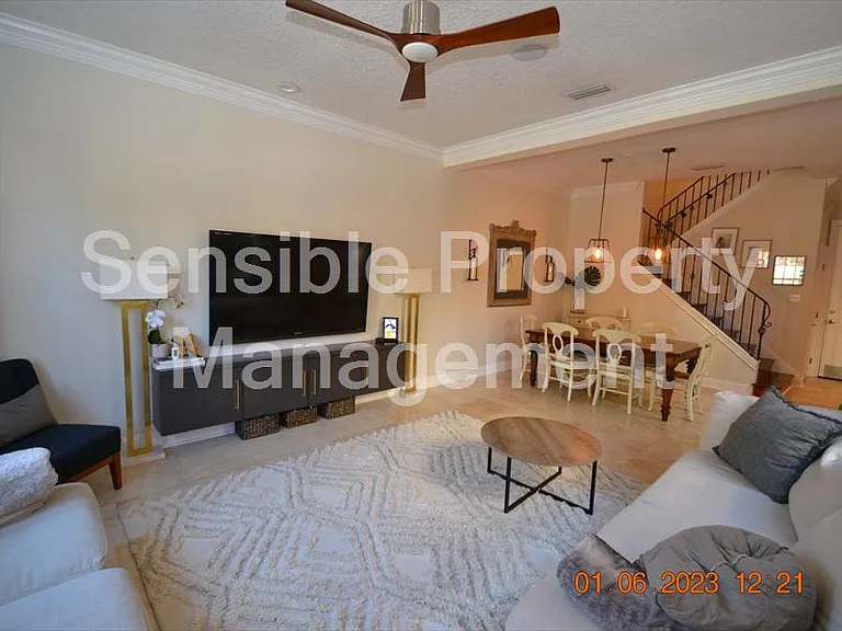 2405 Victoria Gardens Ln — Photo 16