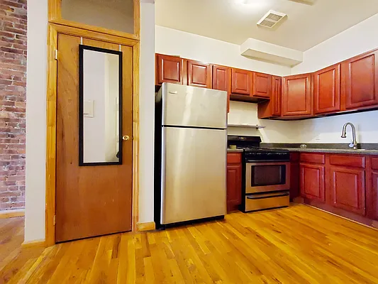 Rented by Rentall Group Inc | media 4