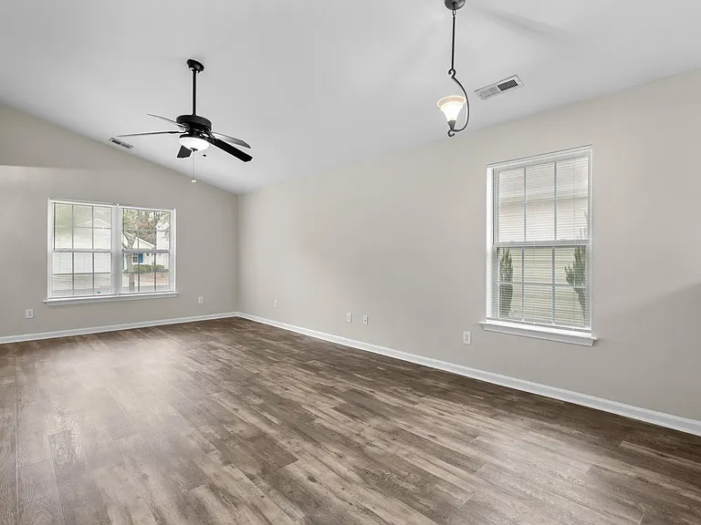 869 Silvercrest Dr — Photo 5