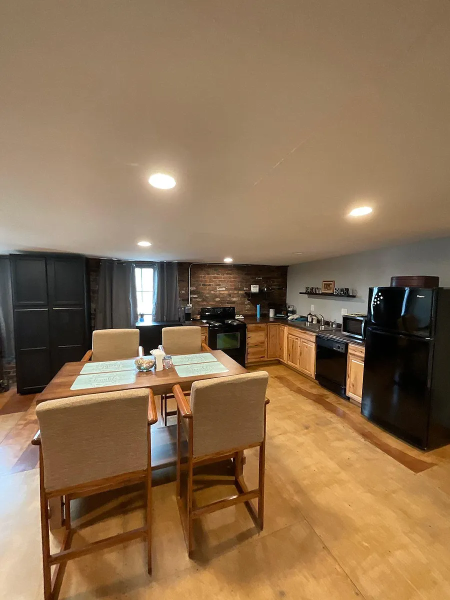 Building Photo - 4813 Vine St #4