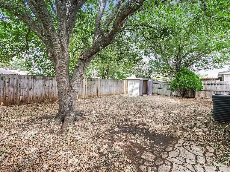 7320 Laurelhill Ct S — Photo 16