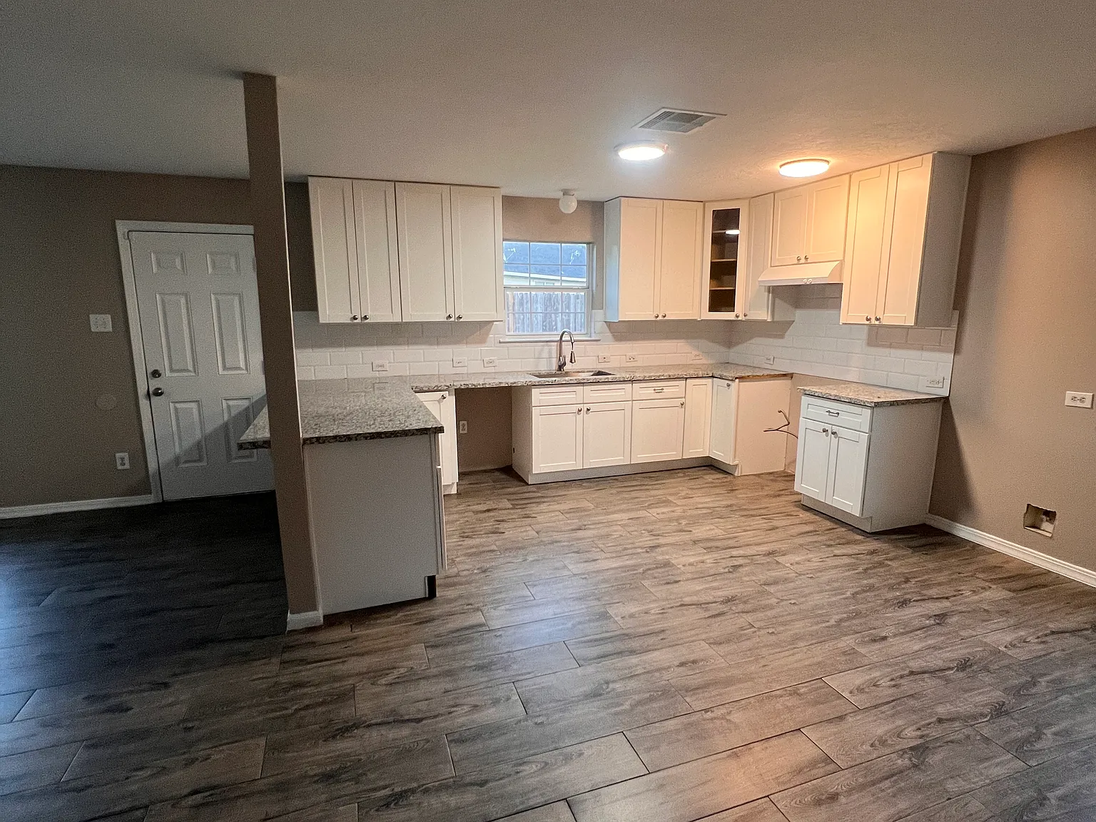 10803 Coral Garden Ln — Photo 4