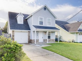 475 Sandy Ridge Cir, Mary Esther, FL 32569