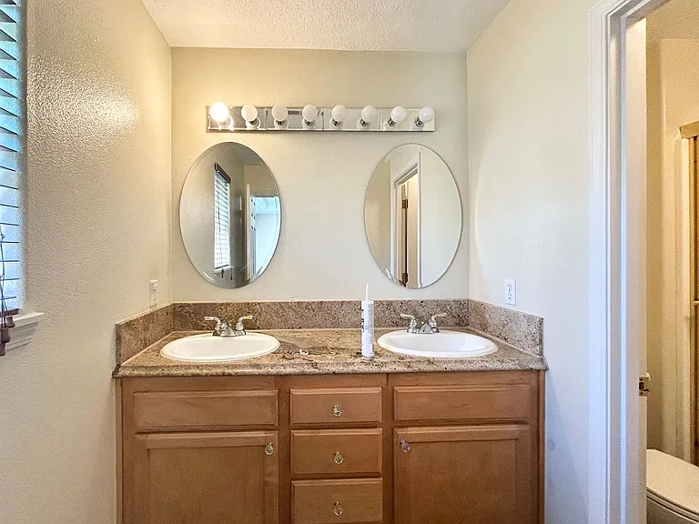 1218 NE Kinney St — Photo 48