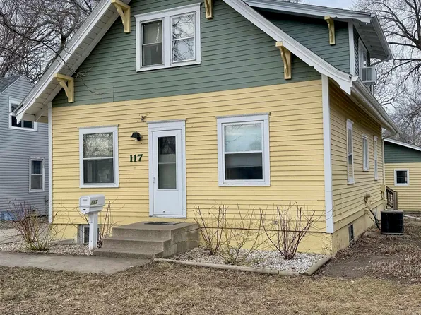 117 S Pine St, Vermillion, SD 57069