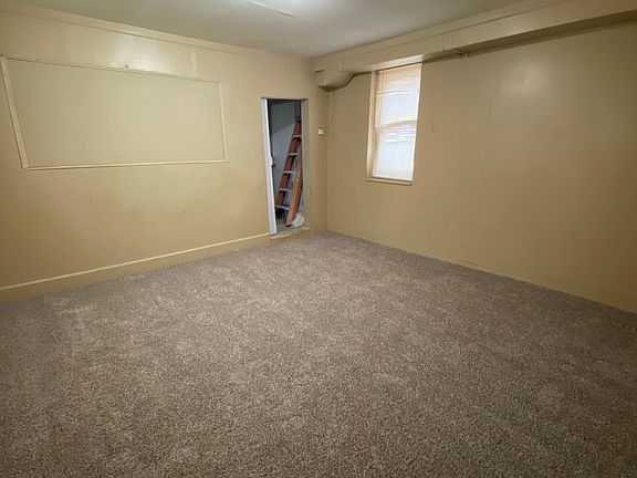 4th image of 902 Western Ave #2