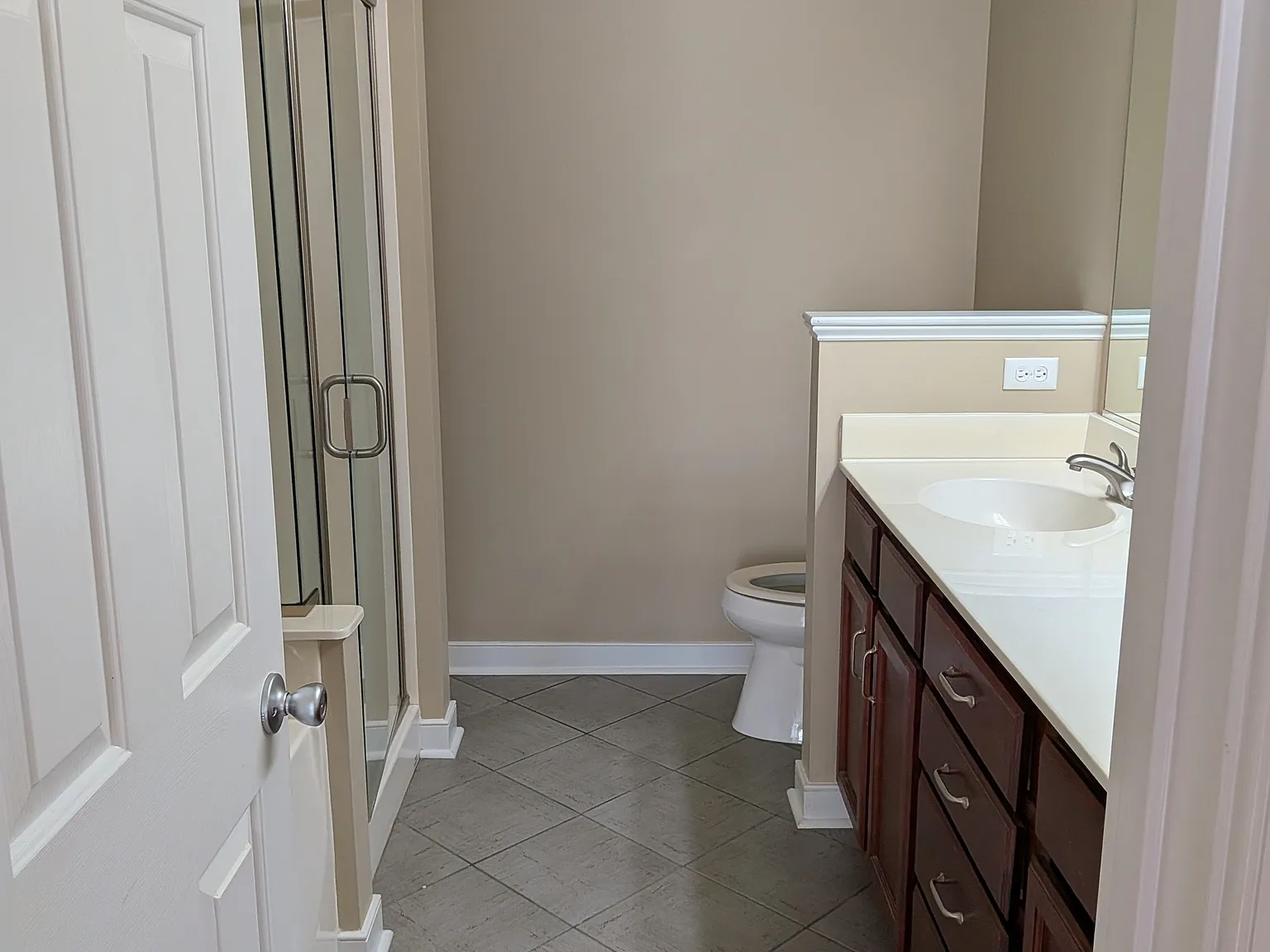 3 bed, 2128 sqft, $2,600 — Photo 4