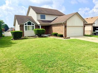 25992 Briar Towne Blvd, Chesterfield, MI 48051