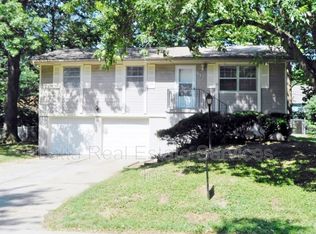 617 NE 3rd St, Blue Springs, MO 64014