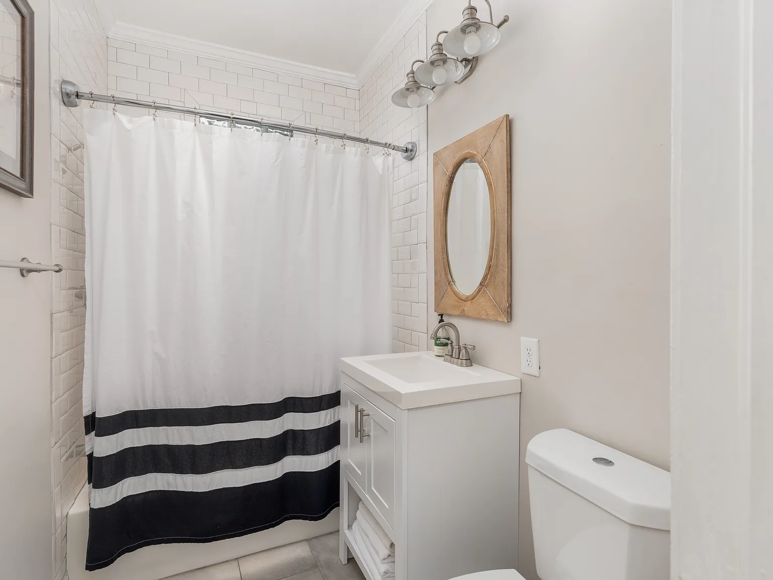 3 bed, 2199 sqft, $2,200 — Photo 4