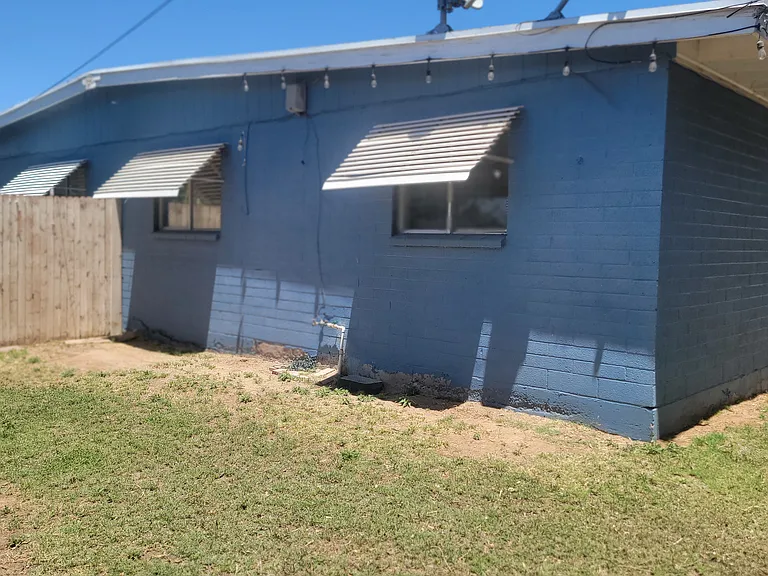 204 N Standage — Photo 41