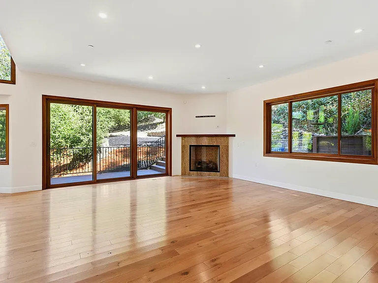 3911 Pepper Tree Ct — Photo 32