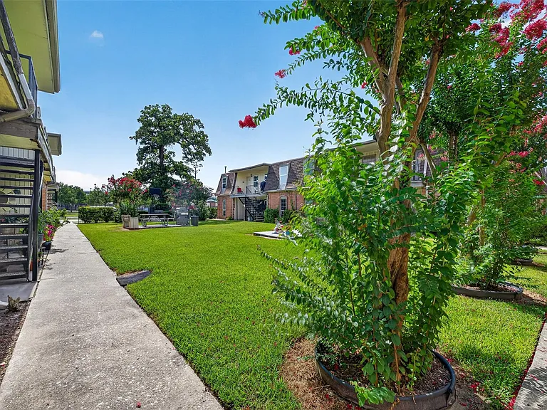 1220 Shadowdale Dr #6 — Photo 40