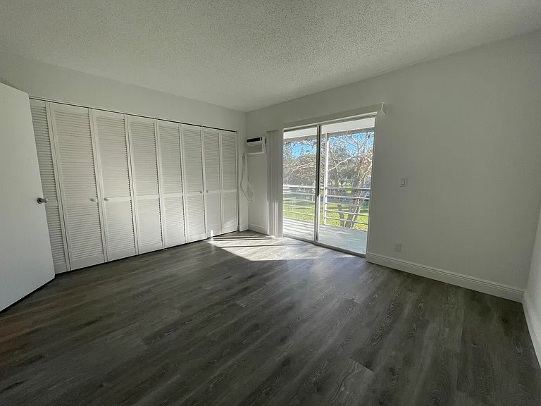 172 Sussex I — Photo 3