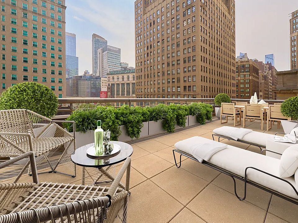 1st image of 70 W 37th St #522