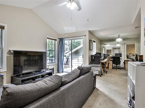 4th image of 2076 River Heights Walk SE