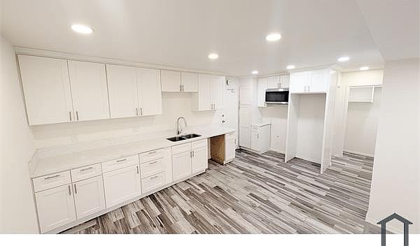 1st image of 13160 Victory Blvd #1B