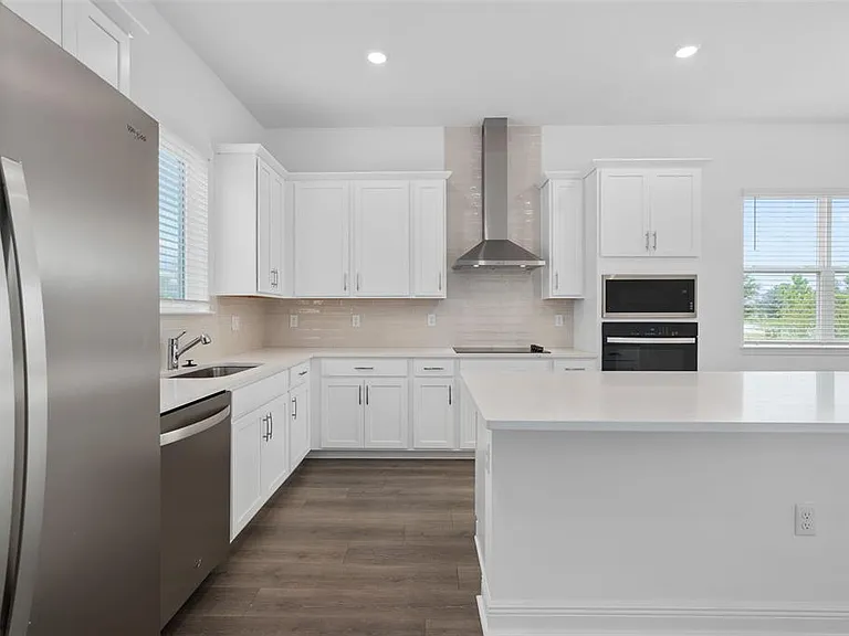 6573 Quest St — Photo 4