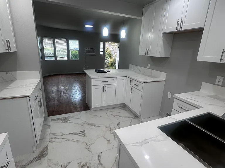 1810 W Alameda Ave #B — Photo 6
