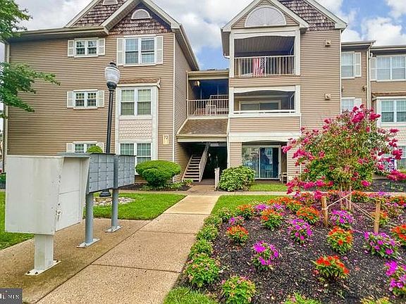 2nd image of 72303 Delaire Landing Rd #303-00