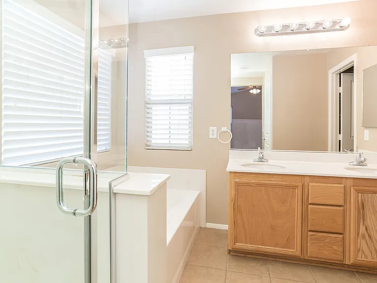 10731 Iona Island Ave — Photo 12