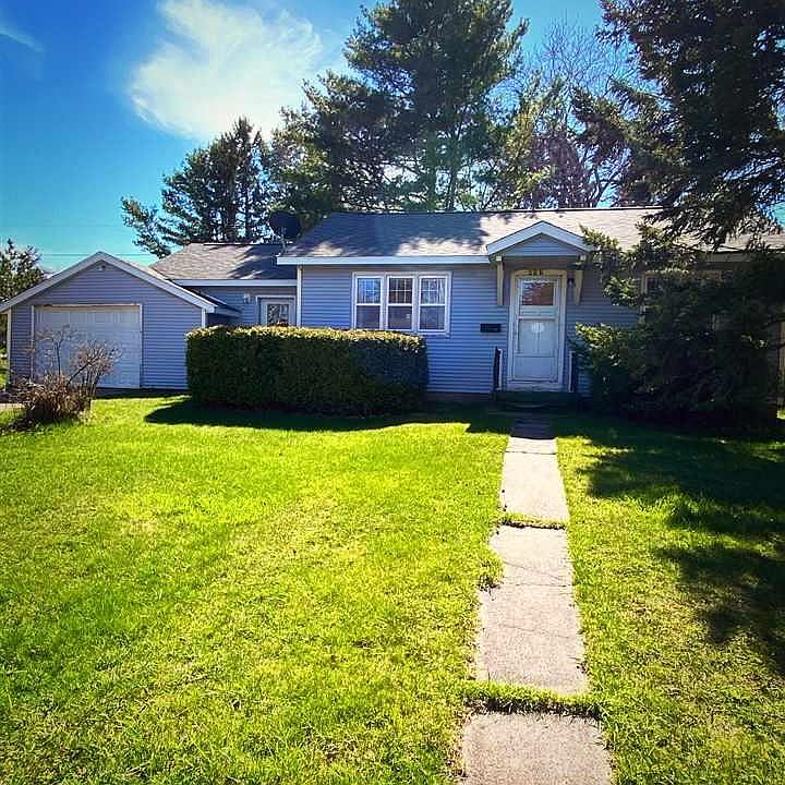 1st image of 917 10th Ave W