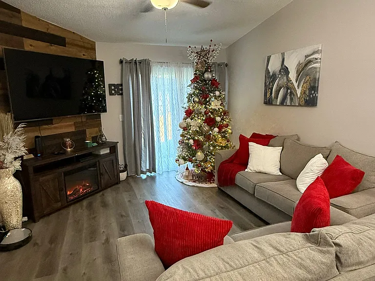 837 Victoria Blvd — Photo 1