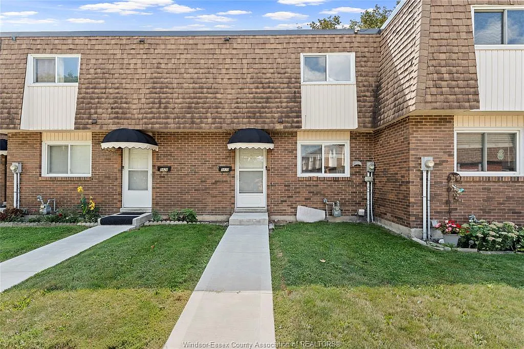 3 bed, 1.5 bath, $2,300 — Photo 1
