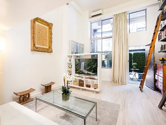 Sold by Sotheby's International Realty | media 11