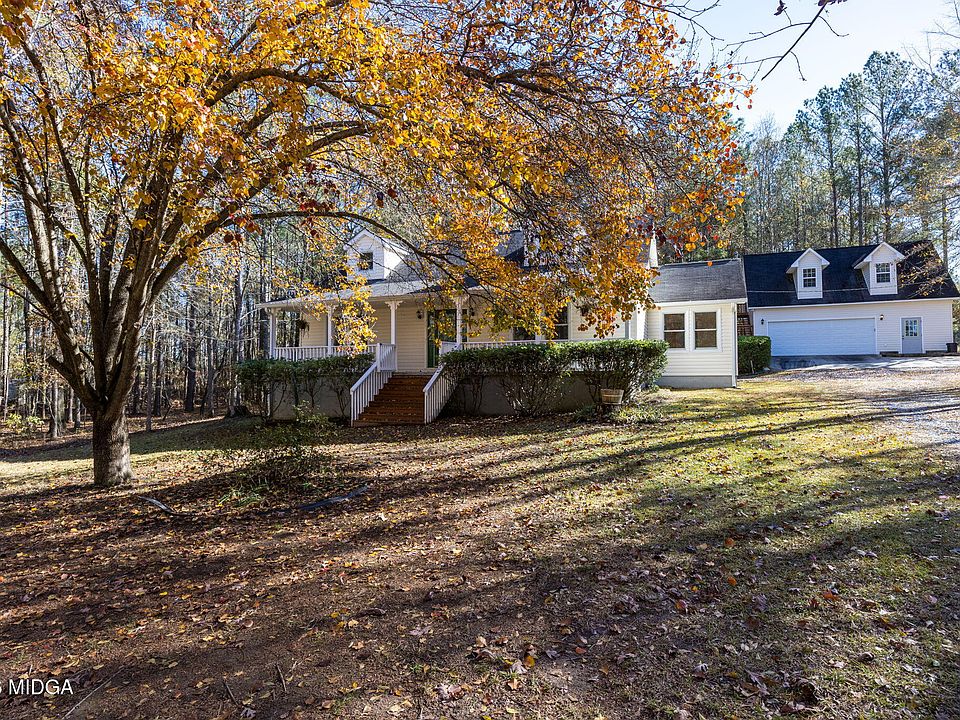 1st image of 146 Commodore Dr NW