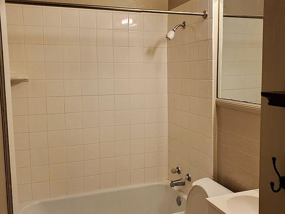 5th image of 4638 Rosslyn Ave
