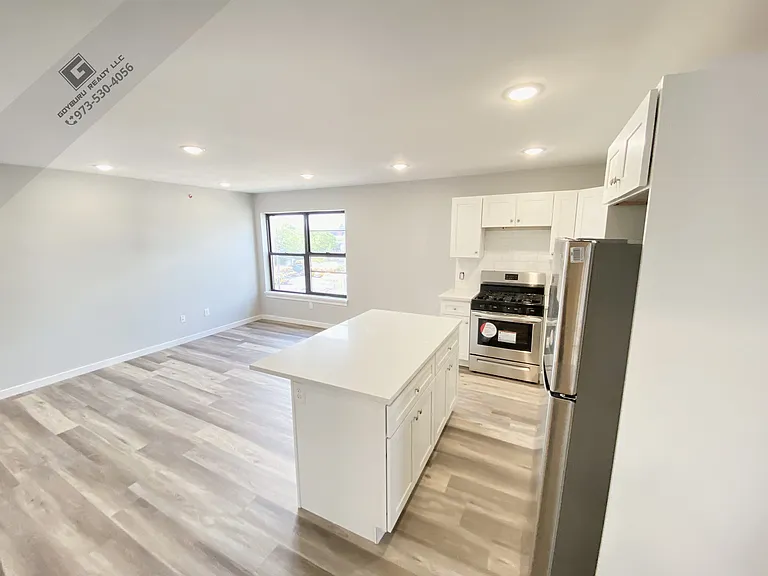 188 21st Ave #302 — Photo 4