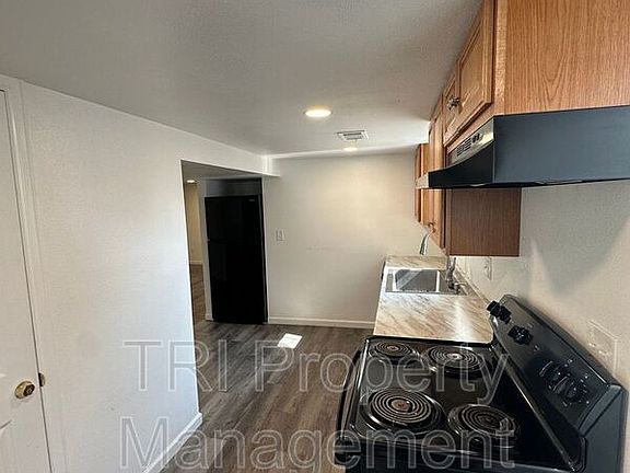 4th image of 2234 9th Ave #Basement