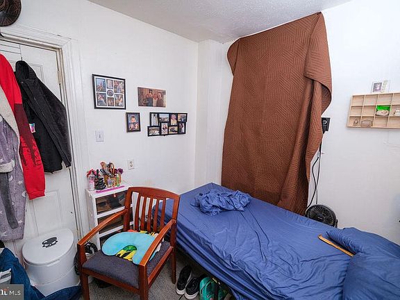 4th image of 262 W Cottage Pl