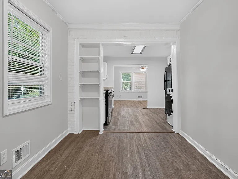 862 Slaton St — Photo 13