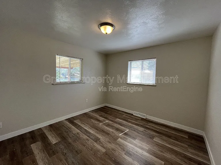 543 S 1st Way — Photo 9