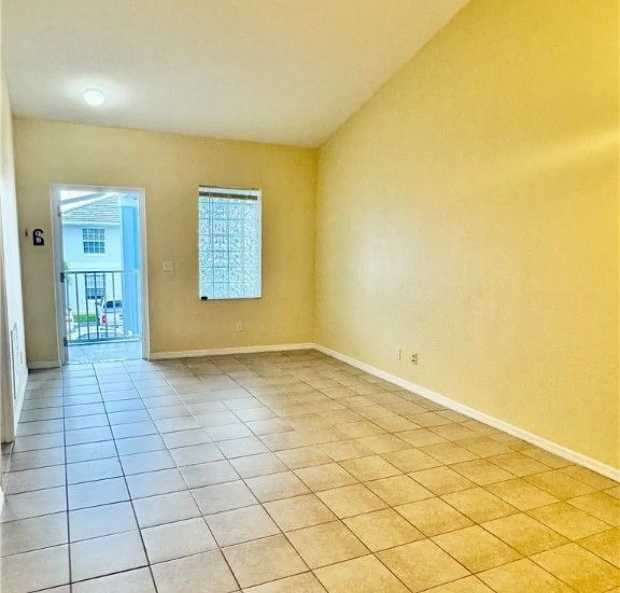 2 bed, 932 sqft, $1,500 — Photo 2