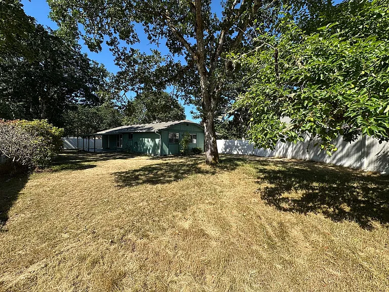 813 Haskell Ct — Photo 14